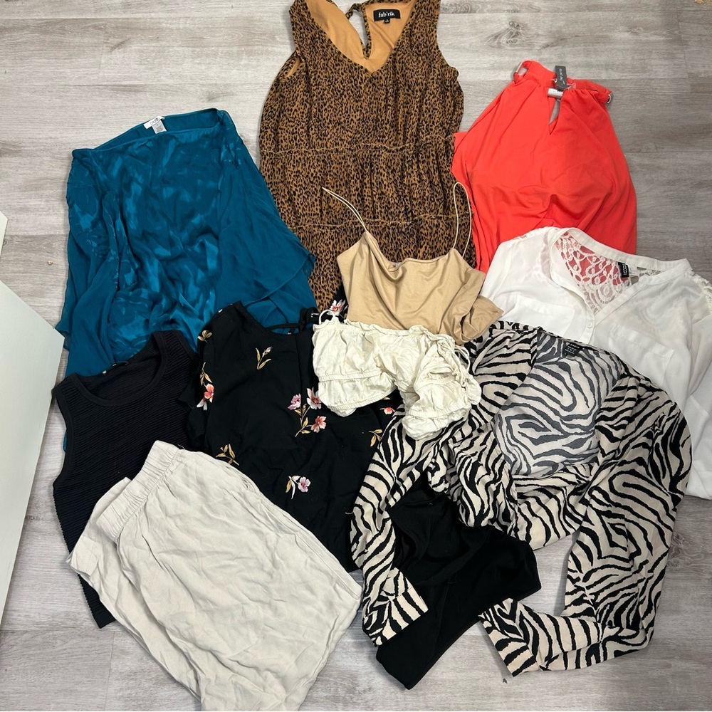 Women’s size small bundle of tops and dres
few of them are new with tag